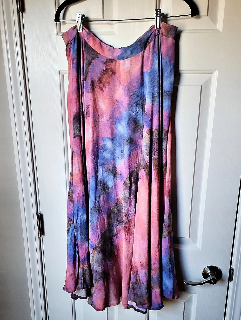 6.1.4.1 London Abstract Maxi Dress in Pink & Blue Size Large Like New